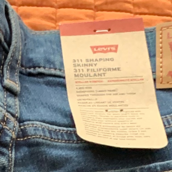 Women's Levis:  SHAPING SKINNY NWT - Picture 3 of 5